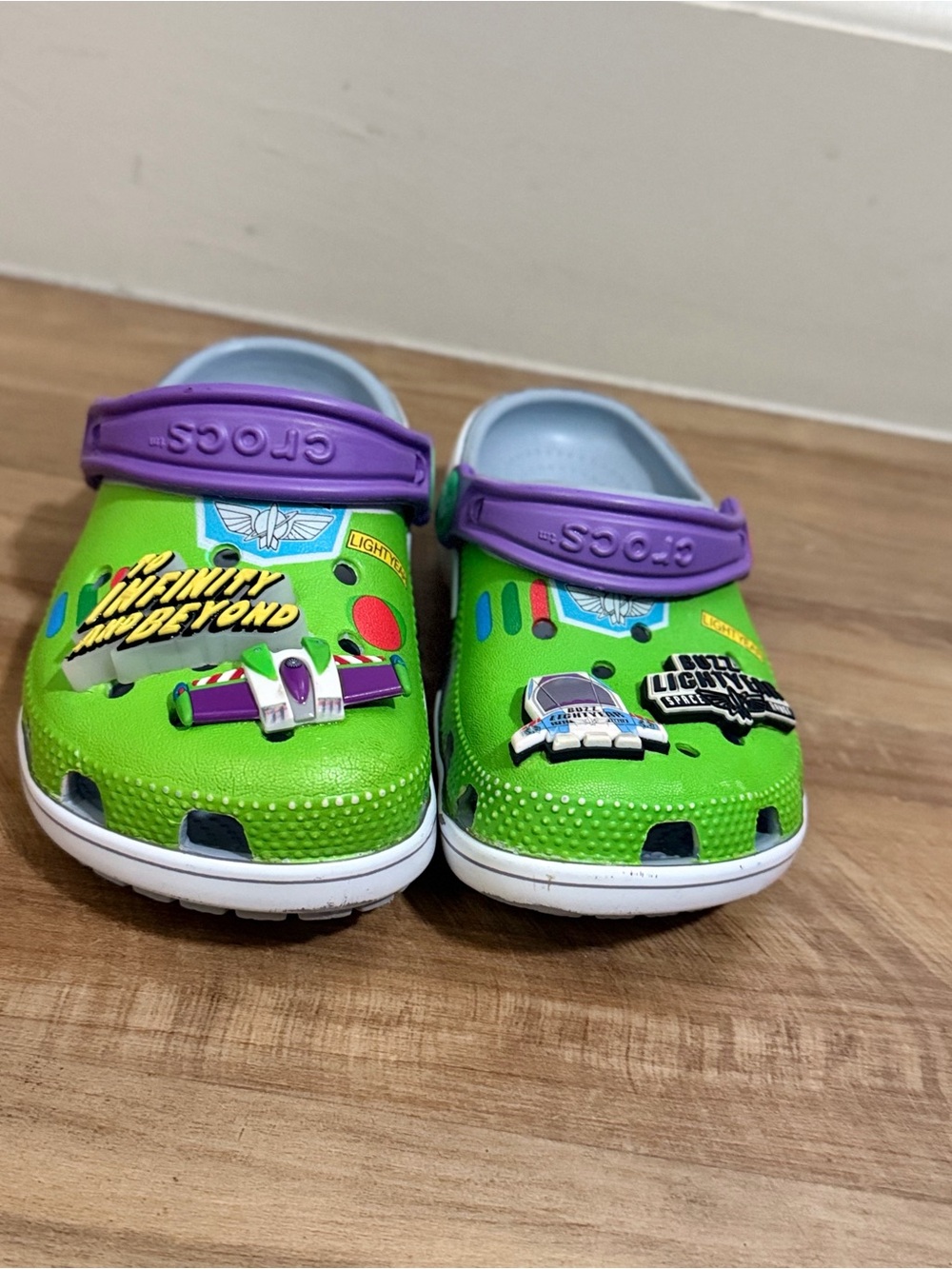 Crocs Kids Toy Story Buzz Lightyear Classic Clogs Lime Green Purple Size 10 10C - Picture 2 of 11